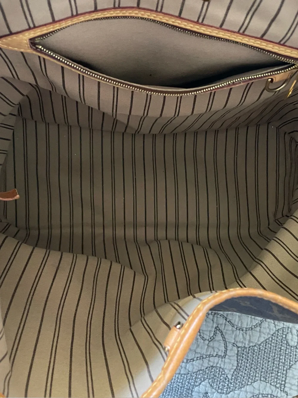 Authentic Louis Vuitton Monogram Delightful MM Bag - Picture 15 of 16